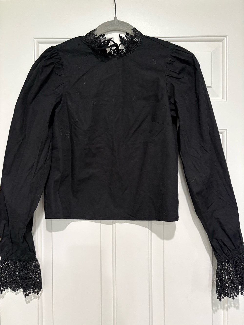 H&M lace edge puff sleeve top